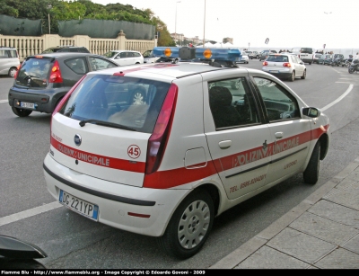 Fiat Punto III serie
45 - Polizia Municipale Livorno
Parole chiave: Fiat Punto_IIIserie