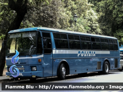 Iveco 370
Polizia di Stato
POLIZIA 69749
Parole chiave: Iveco 370 POLIZIA69749 Festa_della_Polizia_2010