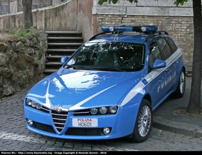 Alfa Romeo 159 Sportwagon Q4
Polizia di Stato
Polizia Stradale
POLIZIA H0601
Parole chiave: Alfa-Romeo 159_Sportwagon_Q4 PoliziaH0601 Festa_della_Polizia_2010