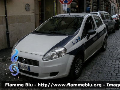 Fiat Grande Punto
Polizia Municipale Roma
Nucleo Radiomobile
Parole chiave: Fiat Grande_Punto