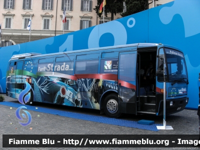 Iveco 370S
Polizia di Stato
"Pullman Azzurro 2"
Polizia B2408
Parole chiave: Iveco 370S POLIZIAB2408 Festa_della_Polizia_2010