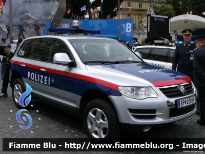 Volkswagen Touareg I serie
Österreich - Austria
Bundespolizei
Polizia di Stato
Parole chiave: Volkswagen Touareg_Iserie Festa_della_Polizia_2010