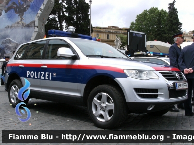 Volkswagen Touareg I serie
Österreich - Austria
Bundespolizei
Polizia di Stato
Parole chiave: Volkswagen Touareg_Iserie Festa_della_Polizia_2010