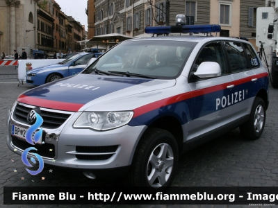 Volkswagen Touareg I serie
Österreich - Austria
Bundespolizei
Polizia di Stato
Parole chiave: Volkswagen Touareg_Iserie Festa_della_Polizia_2010