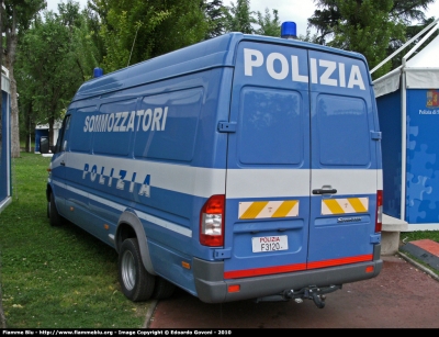 Mercedes-Benz Sprinter II serie
Polizia di Stato
C.N.E.S.
POLIZIA F3120
Parole chiave: Mercedes-Benz Sprinter_IIserie PoliziaF3120 Festa_della_Polizia_2010