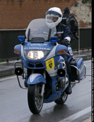 Bmw r850rt II serie
Polizia di Stato
Polizia Stradale
in scorta al Giro d'Italia 2010
Parole chiave: Bmw r850rt_IIserie Polizia