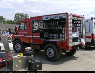 Iveco VM90
Vigili del Fuoco
Comando Provinciale di Pisa
Colonna Mobile Internazionale
Ex Polisoccorso riadattato per il trasporto materiali per il soccorso urgente sotto-macerie
VF 16200
Parole chiave: Iveco VM90 VF16200 PISARTE2010