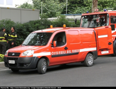 Fiat Doblò II serie
Vigili del Fuoco
Comando Provinciale di Roma
Distaccamento Aeroportuale di Fiumicino
Scorta Tecnica
VF 23061
Parole chiave: Fiat Doblò_IIserie VF23061 Festa_della_Repubblica_2010