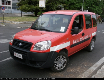 Fiat Doblò II serie
Vigili del Fuoco
Distaccamento Cittadino di Roma Eur
VF 24066
Parole chiave: Fiat Doblò_IIserie VF24066 Festa_della_Repubblica_2010