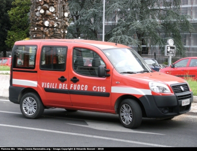 Fiat Doblò II serie
Vigili del Fuoco
Distaccamento Cittadino di Roma Eur
VF 24066
Parole chiave: Fiat Doblò_IIserie VF24066 Festa_della_Repubblica_2010