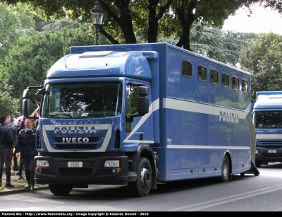 Iveco EuroCargo 160E28 III serie
Polizia di Stato
Reparto a cavallo
POLIZIA F9983
Parole chiave: Iveco EuroCargo_160E28_IIIserie PoliziaF9983 Festa_della_Repubblica_2010