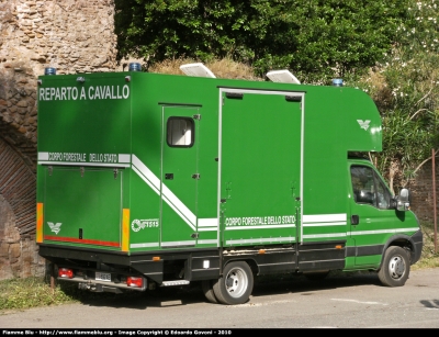 Iveco Daily IV serie
Corpo Forestale dello Stato
Reparto Cavallo
CFS 892 AE 
Parole chiave: Iveco Daily_IVserie CFS892AE Festa_della_Repubblica_2010