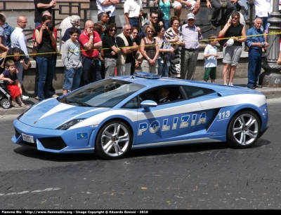 Lamborghini Gallardo II serie
Polizia di Stato
Polizia Stradale
POLIZIA F8743
Parole chiave: Lamborghini Gallardo_IIserie PoliziaF8743 Festa_Della_Repubblica_2010