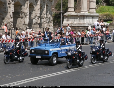 Land Rover Defender 90
Polizia di Stato
Polizia E8340
Parole chiave: Land-Rover Defender_90 PoliziaF8340 Festa_Della_Repubblica_2010