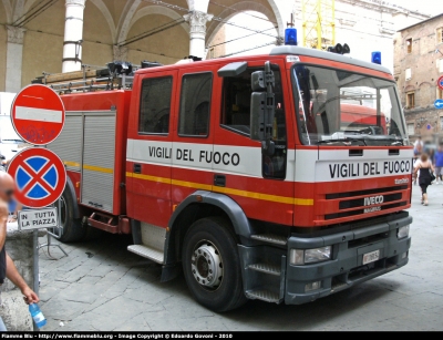 Iveco EuroTech 190E27
Vigili del Fuoco
Comando Provinciale di Siena
AutoPompaSerbatoio allestimento Iveco-Magirus
VF 18154
Parole chiave: Iveco EuroTech_190E27 VF18154