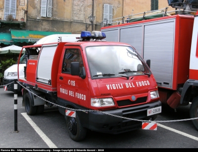 Piaggio Porter Colibrì 4x4 II serie
Vigili del Fuoco
Comando Provinciale di Siena
AutoPompaSerbatoio allestimento Piemme Antincendi
VF 23638
Parole chiave: Piaggio Porter_Colibrì_4x4_IIserie VF23638