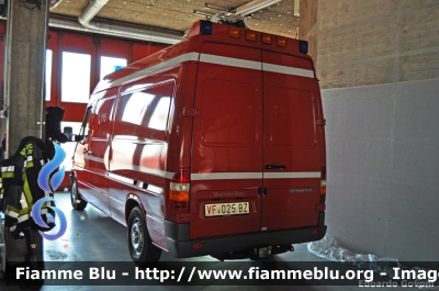 Mercedes-Benz Sprinter I serie
Vigili del Fuoco
Corpo Permanente di Bolzano
Berufsfeuerwehr Bozen
Sommozzatori
VF 025 BZ
Parole chiave: Mercedes-Benz Sprinter_Iserie VF025BZ