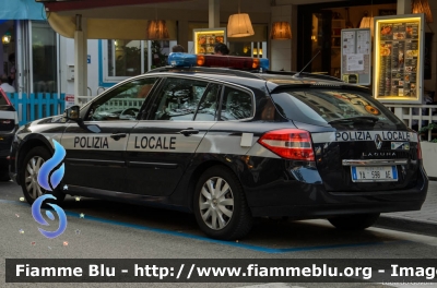 Renault Laguna Grandtour II serie
Polizia Locale Venezia
Codice Mezzo: 51
POLIZIA LOCALE YA 598 AE
Parole chiave: Renault Laguna_Grandtour_IIserie POLIZIALOCALEYA598AE