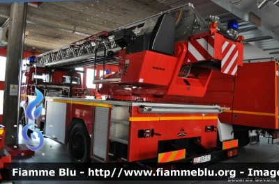 Iveco 140-25
Vigili del Fuoco
Corpo Permanente di Bolzano
Berufsfeuerwehr Bozen
AutoScala da 30 metri allestimento Magirus
VF 063 BZ
Parole chiave: Iveco 140-25 VF063BZ