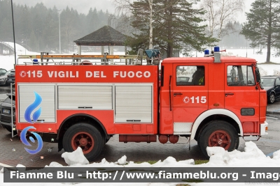 Iveco 160
Vigili del Fuoco
Comando Provinciale di Verbano Cusio Ossola
Distaccamento Volontario di Santa Maria Maggiore
Allestimento Baribbi
VF 13214
Parole chiave: Iveco 160 VF13214