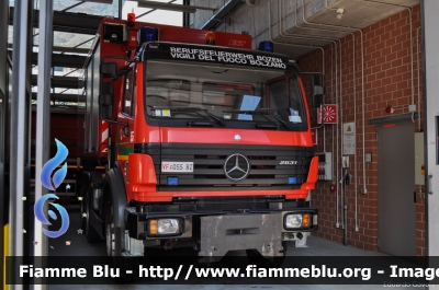 Mercedes-Benz SK 2631
Vigili del Fuoco
Corpo Permanente di Bolzano
Berufsfeuerwehr Bozen
Autocarro con impianto scarrabile
VF 055 BZ
Parole chiave: Mercedes-Benz SK_2631 VF055BZ