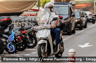 Honda SH
Principatu de Múnegu - Principauté de Monaco - Principato di Monaco
Police
Parole chiave: Honda SH