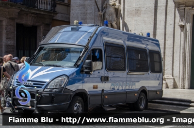 Iveco Daily IV serie
Polizia di Stato
Reparto Mobile
Allestito Sperotto
Decorazione Grafica Artlantis
POLIZIA F9665
Parole chiave: Iveco Daily_IVserie POLIZIAF9665