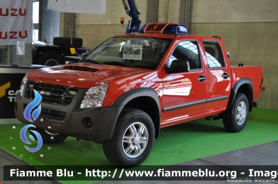 Isuzu D-Max I serie
Prototipo Isuzu in esposizione al Civil Protect 2011
Parole chiave: Isuzu D-Max_Iserie Civil_Protect_2011