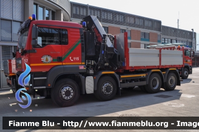 Man TGA 35.440
Vigili del Fuoco
Corpo Permanente di Bolzano
Berufsfeuerwehr Bozen
Autocarro con impianto scarrabile Pichler con cassone e gru Hiab
VF 057 BZ
Parole chiave: Man TGA_35.440 VF057BZ