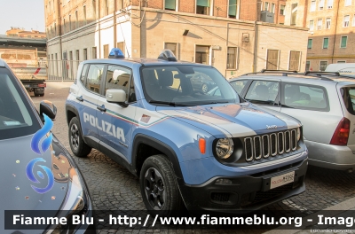 Jeep Renegade
Polizia di Stato
Polizia Ferroviaria
POLIZIA M3096
Parole chiave: Jeep Renegade POLIZIAM3096