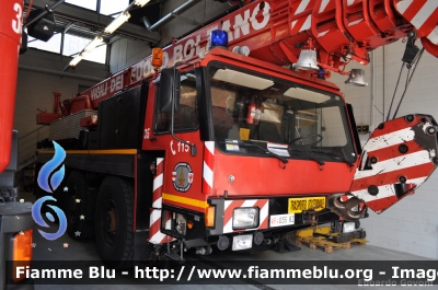 Liebherr LTM 1050 8x6
Vigili del Fuoco
Corpo Permanente di Bolzano
Berufsfeuerwehr Bozen
AutoGru da 50 ton
VF 035 BZ
Parole chiave: Liebherr LTM_1050_8x6 VF035BZ