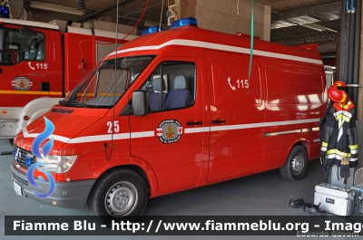 Mercedes-Benz Sprinter I serie
Vigili del Fuoco
Corpo Permanente di Bolzano
Berufsfeuerwehr Bozen
Sommozzatori
VF 025 BZ
Parole chiave: Mercedes-Benz Sprinter_Iserie VF025BZ