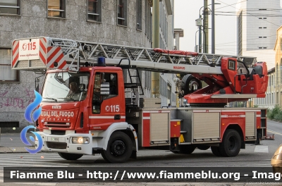 Iveco EuroFire 150E28 II serie
Vigili del Fuoco
Comando Provinciale di Milano-via Messina
AutoScala da 30 metri allestimento Iveco-Magirus
VF 22935
Parole chiave: Iveco EuroFire_150E28_IIserie VF22935