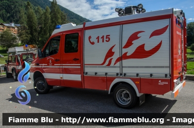 Mercedes-Benz Sprinter III serie
Vigili del Fuoco
Distretto della Val Di Sole
Corpo Volontario di Mezzana (TN)
Allestito Rosenbauer
VF 6K0 TN
Parole chiave: Mercedes-Benz Sprinter_IIIserie VF6K0TN