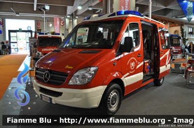 Mercedes-Benz Sprinter III serie
Vigili del Fuoco
Corpo Volontario di Settequerce - Siebeneich (BZ)
VF FW 32B
Parole chiave: Mercedes-Benz Sprinter_IIIserie VFFW32B Civil_Protect_2011