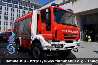 Iveco EuroCargo 110E25 4x4 III serie
Vigili del Fuoco 
Corpo Volontario di Bocenago TN
AutoPompaSerbatoio allestimento Kofler
Parole chiave: Iveco EuroCargo_110E25_4x4_IIIserie Civil_Protect_2011