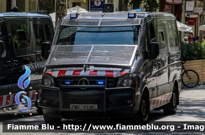 Mercedes-Benz Sprinter III serie restyle
España - Spagna
Mossos d'Esquadra
Brigada Mòbil
CME 0185
Parole chiave: Mercedes-Benz Sprinter_IIIserie_restyle