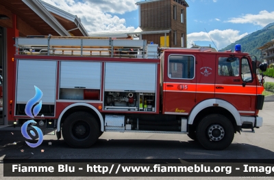 Mercedes-Benz 1219
Vigili del Fuoco
Distretto della Val Di Sole
Corpo Volontario di Malè (TN)
AutoPompaSerbatoio allestimento Ziegler
VF B48 TN
Parole chiave: Mercedes-Benz 1219 VFB48TN