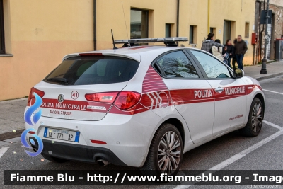 Alfa-Romeo Nuova Giulietta Restyle
Polizia Municipale Cascina (PI)
Codice Automezzo: 41
POLIZIA LOCALE YA 171 AP
Parole chiave: Alfa-Romeo Nuova_Giulietta_Restyle POLIZIALOCALEYA171AP