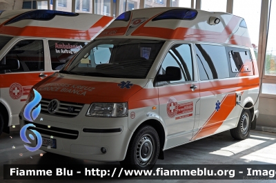 Volkswagen Transporter T5
Weisses Kreuz Bozen
Croce Bianca Bolzano
Ambulanza da Trasporto/KTW
Allestimento "Hornis Silver"
di Ambulanz Mobile
WK406
PC ZS0F6
Parole chiave: Volkswagen Transporter_T5 Ambulanza PCZS0F6