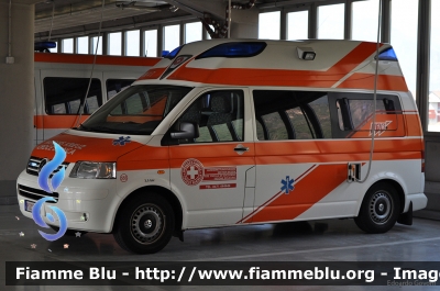 Volkswagen Transporter T5
Weisses Kreuz Bozen
Croce Bianca Bolzano
Ambulanza da Trasporto/KTW
Allestimento "Hornis Silver"
di Ambulanz Mobile
WK417
PC ZS0CD
Parole chiave: Volkswagen Transporter_T5 Ambulanza PCZS0CD