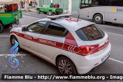 Alfa-Romeo Nuova Giulietta Restyle
Polizia Municipale Cascina (PI)
Codice Automezzo: 41
POLIZIA LOCALE YA 171 AP
Parole chiave: Alfa-Romeo Nuova_Giulietta_Restyle POLIZIALOCALEYA171AP