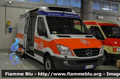 Mercedes-Benz Sprinter 4x4 III serie
Croce Bianca Provinciale - Weises Kreuz Landeslitung
Colonna di Protezione Civile
PC ZS 0HW
Parole chiave: Mercedes-Benz Sprinter_4x4_IIIserie PCZS0HW