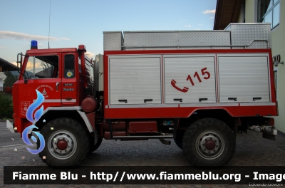 Iveco 80-16
Vigili del Fuoco
Unione distrettuale di Cles
Corpo Volontario di Cis (TN)
Allestito Baribbi, ricondizionato Rosenbauer
VF 3A8 TN
Parole chiave: Iveco 80-16 VF3A8TN