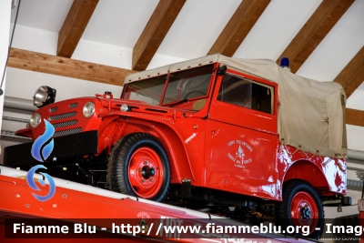 Fiat Campagnola I serie
Vigili del Fuoco
Unione distrettuale della Valsugana e Tesino
Corpo Volontario di Scurelle (TN)
*Veicolo Storico*
VF 7F4 TN
Parole chiave: Fiat Campagnola_Iserie VF7F4TN