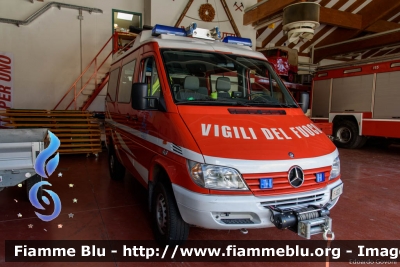 Mercedes-Benz Sprinter 4X4 II serie
Vigili del Fuoco
Unione distrettuale della Valsugana e Tesino
Corpo Volontario di Scurelle (TN)
VF B23 TN
Parole chiave: Mercedes-Benz Sprinter_4X4_IIserie VFB23TN