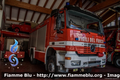 Mercedes-Benz Actros 1835 4x4 I serie
Vigili del Fuoco
Unione distrettuale della Valsugana e Tesino
Corpo Volontario di Scurelle (TN)
AutoPompaSerbatoio Allestimento BAI
VF F73 TN
Parole chiave: Mercedes-Benz Actros_1835_4x4_Iserie VFF73TN