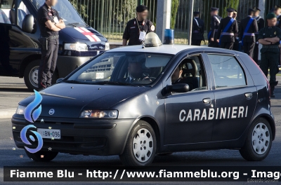 Fiat Punto II serie
Carabinieri
Polizia Militare presso Aeronautica Militare
AM BN 096
Parole chiave: Fiat Punto_IIserie AMBN096 Festa_della_Republica_2014