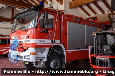 Mercedes-Benz Actros 1835 4x4 I serie
Vigili del Fuoco
Unione distrettuale della Valsugana e Tesino
Corpo Volontario di Scurelle (TN)
AutoPompaSerbatoio Allestimento BAI
VF F73 TN
Parole chiave: Mercedes-Benz Actros_1835_4x4_Iserie VFF73TN