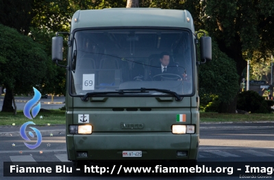 Iveco Orlandi EuroClass
Marina Militare Italiana
MM AT 425
Parole chiave: Iveco Orlandi EuroClass MMAT425 Festa_della_Repubblica_2014